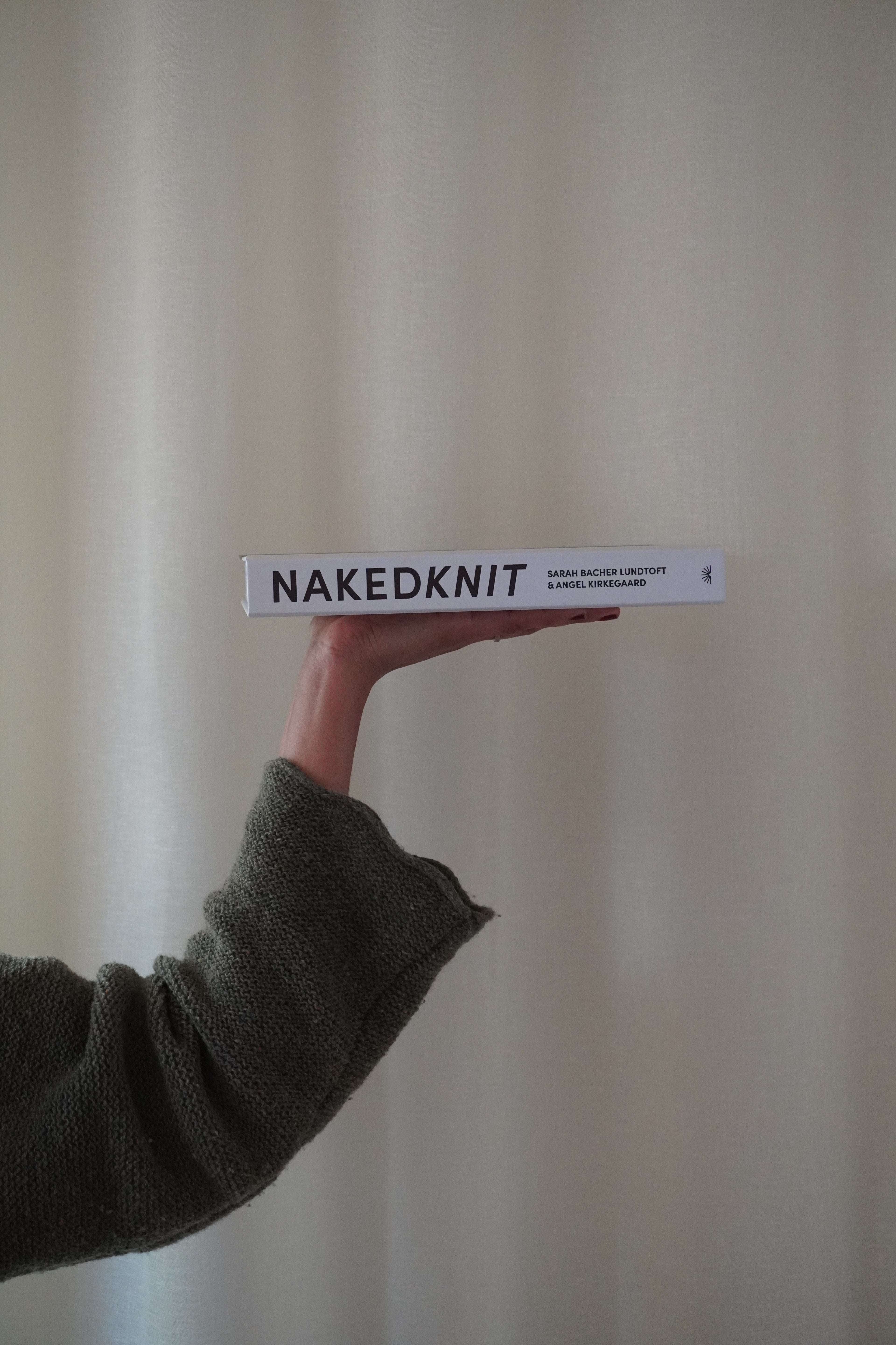 PRE-ORDER: NAKEDKNIT Skrædderstrik (strikkebog)