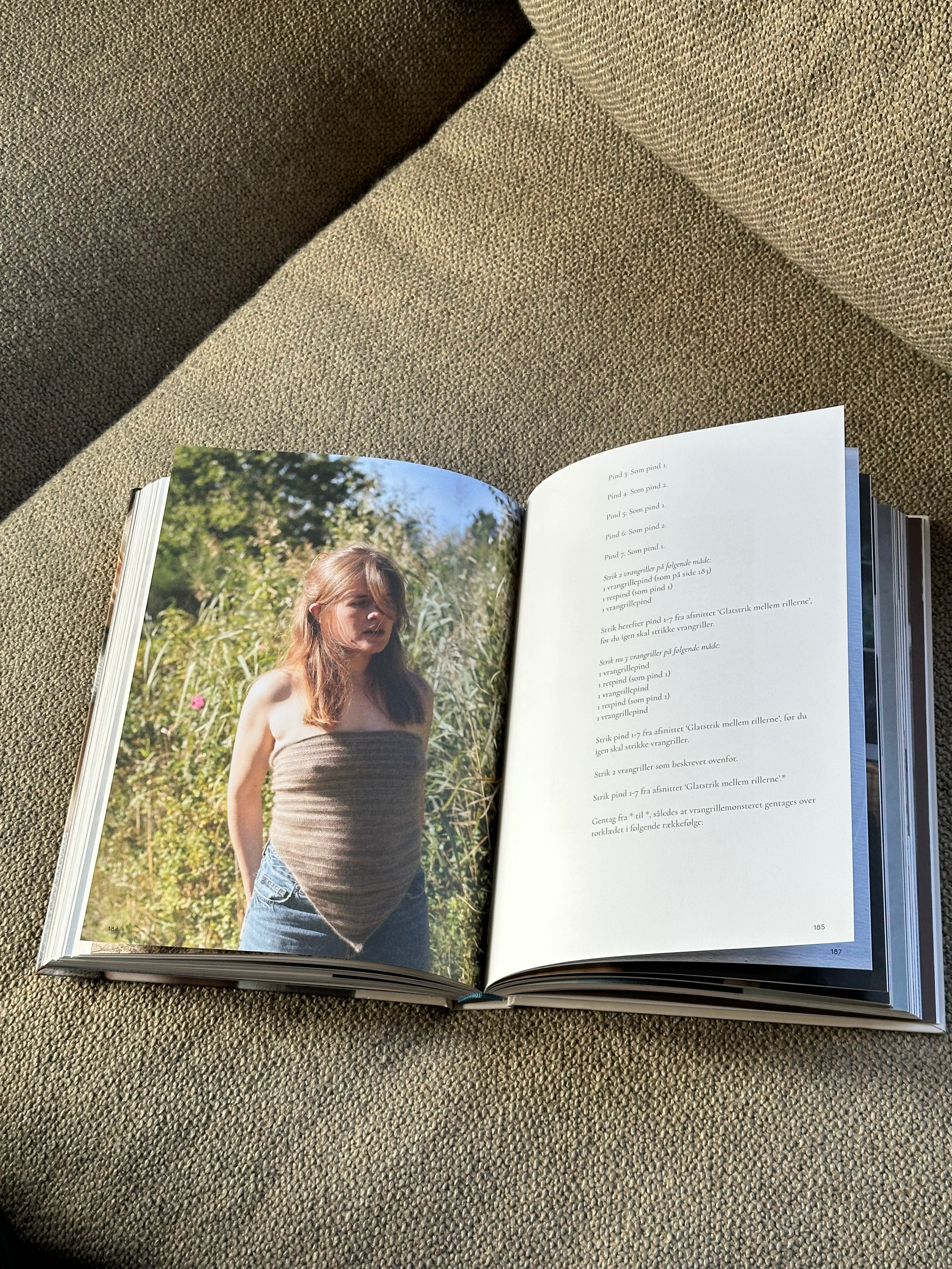 PRE-ORDER: NAKEDKNIT Skrædderstrik (strikkebog)