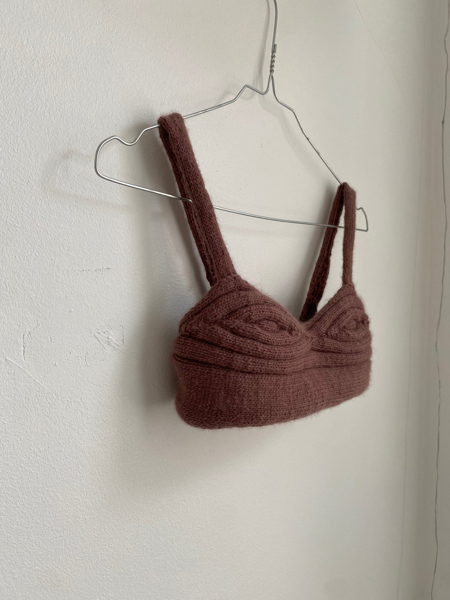 The Shell Bra - engelsk